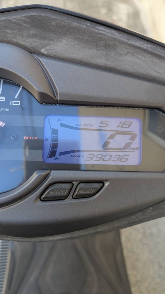 スピードメーター